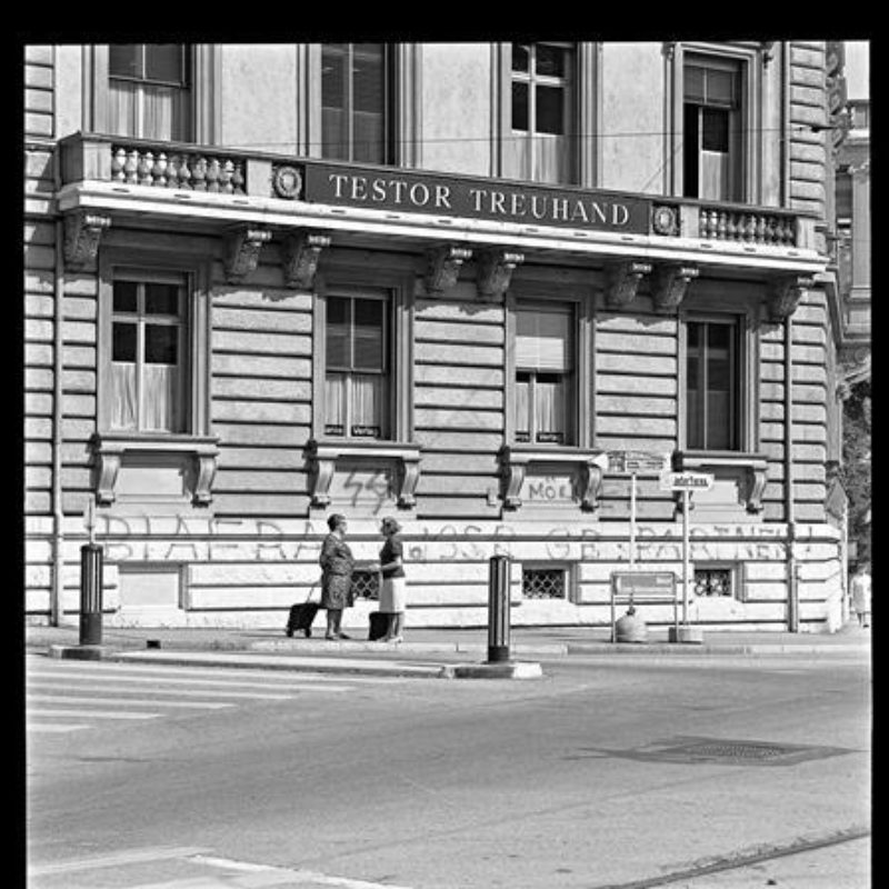 Schmierereien am britischen Konsulat, 3. September 1968. Staatsarchiv Basel-Stadt, BSL 1013 1-3831 1